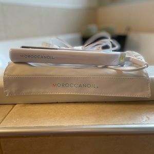 Moroccanoil Hair Straightener Full Size with carrying case